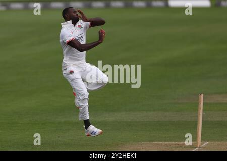 Il bowling Anderson Phillip del Lancashire durante la partita del Vitality County Championship tra il Durham Cricket e il Lancashire al Seat Unique Riverside, Chester le Street, martedì 10 settembre 2024. (Foto: Mark Fletcher | mi News) crediti: MI News & Sport /Alamy Live News Foto Stock