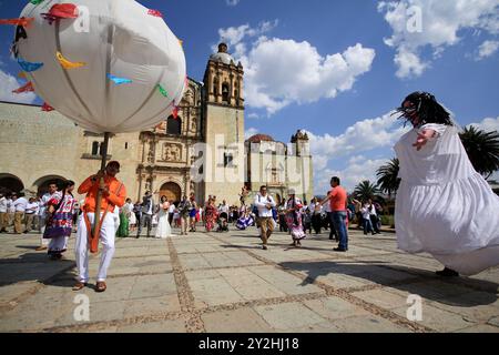 Oaxaca, Messico - 1 marzo. 2014: Matrimonio tradizionale messicano e parata kwon come Calenda nella chiesa di Santo Domingo de Guzman Foto Stock