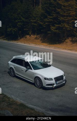 Bulgaria - 10 02 2024: Vista ad angolo alto dell'Audi S4 parcheggiata combi quattro. Foto Stock