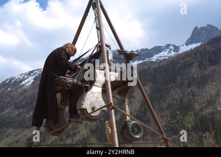 Pianista nel cielo con vista maestosa sul Monte bianco, Chamonix Foto Stock