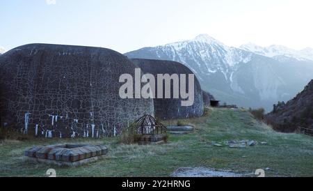 Le Fort du Replaton a Modane: Fortezza abbandonata nelle Alpi svizzere Foto Stock