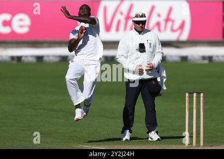 Il bowling Anderson Phillip del Lancashire durante la partita del Vitality County Championship tra il Durham Cricket e il Lancashire al Seat Unique Riverside, Chester le Street, martedì 10 settembre 2024. (Foto: Mark Fletcher | mi News) crediti: MI News & Sport /Alamy Live News Foto Stock