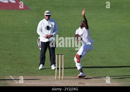 Il bowling Anderson Phillip del Lancashire durante la partita del Vitality County Championship tra il Durham Cricket e il Lancashire al Seat Unique Riverside, Chester le Street, martedì 10 settembre 2024. (Foto: Mark Fletcher | mi News) crediti: MI News & Sport /Alamy Live News Foto Stock