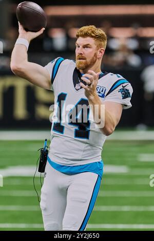 New Orleans, Louisiana, Stati Uniti. 10 settembre 2024. Il quarterback dei Carolina Panthers Andy Dalton si scalda prima di giocare contro i New Orleans Saints durante una gara di stagione regolare a New Orleans, Louisiana, USA l'8 settembre 2024. I Saints batterono i Panthers 47-10. (Immagine di credito: © Dan Anderson/ZUMA Press Wire) SOLO PER USO EDITORIALE! Non per USO commerciale! Foto Stock