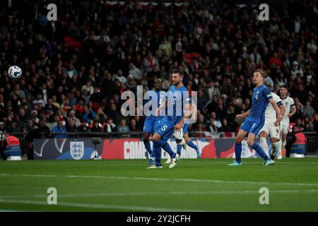 Londra, Regno Unito. 10 settembre 2024. L'inglese Harry Kane segna il primo gol della squadra durante la partita Inghilterra - Finlandia Nations League Round 1 al Wembley Stadium di Londra, Inghilterra, Regno Unito il 10 settembre 2024 Credit: Every Second Media/Alamy Live News Foto Stock