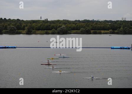 Vaires-sur-Marne, Francia - 07 settembre 2024: Competizione che si svolge allo Stadio Nautico Vaires-Sur-Marne durante i Giochi Paralimpici di Parigi 2024. Foto Stock