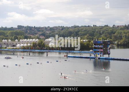 Vaires-sur-Marne, Francia - 07 settembre 2024: Competizione che si svolge allo Stadio Nautico Vaires-Sur-Marne durante i Giochi Paralimpici di Parigi 2024. Foto Stock