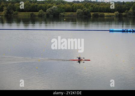 Vaires-sur-Marne, Francia - 07 settembre 2024: Competizione che si svolge allo Stadio Nautico Vaires-Sur-Marne durante i Giochi Paralimpici di Parigi 2024. Foto Stock