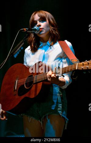 Gabrielle Aplin, V2013, Hylands Park, Chelmsford, Essex, Regno Unito - 17 agosto 2013 Foto Stock