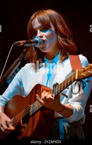 Gabrielle Aplin, V2013, Hylands Park, Chelmsford, Essex, Regno Unito - 17 agosto 2013 Foto Stock