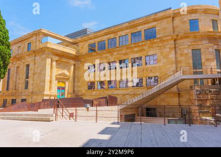 Tarragona, Spagna - 14 luglio 2024: Suggestivo edificio storico del Museo Archeologico Nazionale di Tarragona che presenta un'impresa architettonica unica Foto Stock