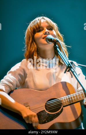 Gabrielle Aplin, V2013, Hylands Park, Chelmsford, Essex, Regno Unito - 17 agosto 2013 Foto Stock