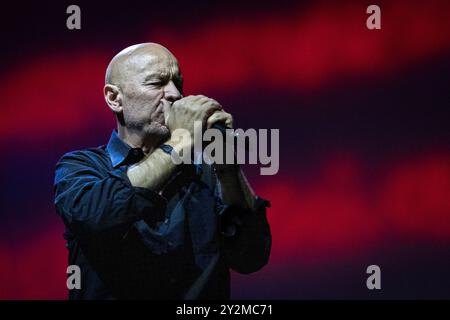 Oslo, Norvegia. 10 settembre 2024. La band post-punk inglese The The esegue un concerto dal vivo al Sentrum Scene di Oslo. Qui il cantante e musicista Matt Johnson viene visto dal vivo sul palco. Credito: Gonzales Photo/Alamy Live News Foto Stock