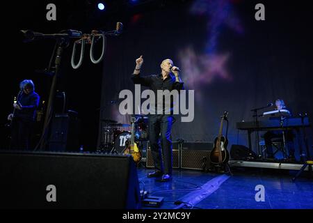 Oslo, Norvegia. 10 settembre 2024. La band post-punk inglese The The esegue un concerto dal vivo al Sentrum Scene di Oslo. Qui il cantante e musicista Matt Johnson viene visto dal vivo sul palco. Credito: Gonzales Photo/Alamy Live News Foto Stock