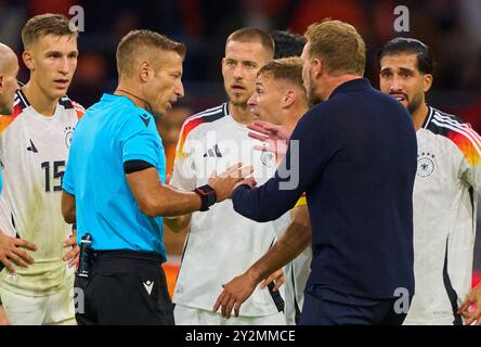 Amsterdam, Paesi Bassi. 10 settembre 2024. DFB, allenatore Julian Nagelsmann, Bundestrainer, Nationaltrainer, Joshua Kimmich, DFB 6 Nico Schlotterbeck, DFB 15 Emre CAN, DFB 23 Waldemar Anton, DFB 3 arrabbiato con l'arbitro Davide massa ITA dopo il fischio finale nella partita UEFA Nations League 2024 PAESI BASSI - GERMANIA 2-2 nella stagione 2024/2025 al 10 settembre 2024 ad Amsterdam, NL. Fotografo: ddp Images/STAR-Images credito: ddp media GmbH/Alamy Live News Foto Stock