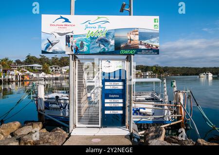 Barca per immersioni ormeggiata, Huskisson, NSW, Australia Foto Stock