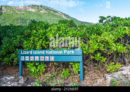 Cartello con scritto il Parco Nazionale dell'Isola di Lizard. Lizard Island si trova sulla grande Barriera Corallina nella parte nord-orientale del Queensland, Australia Foto Stock