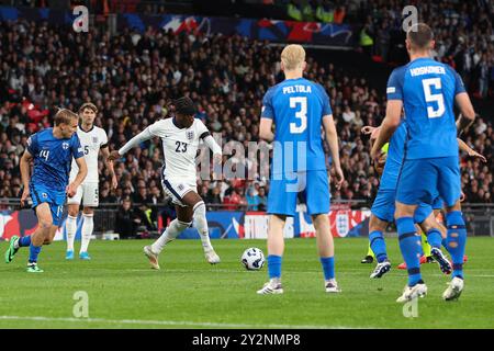 LONDRA, Regno Unito - 10 settembre 2024: L'Inghilterra Noni Madueke spara durante la partita di UEFA Nations League tra Inghilterra e Finlandia allo stadio di Wembley (credito: Craig Mercer/ Alamy Live News) Foto Stock