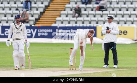 Worcester, Regno Unito l'11 settembre 2024 al Worcestershire County Cricket Club, New Road, Worcester nella foto è il 12°, Tom Taylor del Worcestershire in azione bowling durante il Vitality County Championship match 2024 tra Worcestershire CCC e Warwickshire CCC immagine è solo per uso editoriale - credito a Stu Leggett tramite Alamy Live News Foto Stock