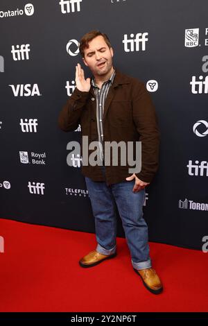 Matt Wood agli arrivi per la prima di SABATO SERA al Toronto International Film Festival (TIFF) 2024, Royal Alexandra Theatre, Toronto, IL 10 settembre, 2024. foto di: JA/Everett Collection Foto Stock