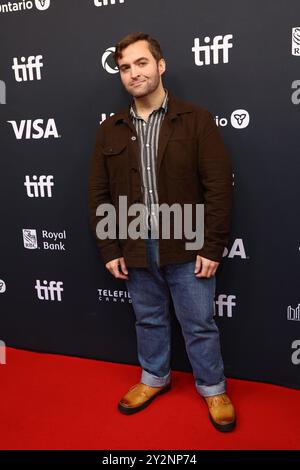 Matt Wood agli arrivi per la prima di SABATO SERA al Toronto International Film Festival (TIFF) 2024, Royal Alexandra Theatre, Toronto, IL 10 settembre, 2024. foto di: JA/Everett Collection Foto Stock