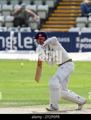 Worcester, Regno Unito l'11 settembre 2024 al Worcestershire County Cricket Club, New Road, Worcester nella foto è #30, ed Barnard del Warwickshire in azione con la mazza durante il Vitality County Championship match 2024 tra Worcestershire CCC e Warwickshire CCC immagine è solo per uso editoriale - credito a Stu Leggett tramite Alamy Live News Foto Stock