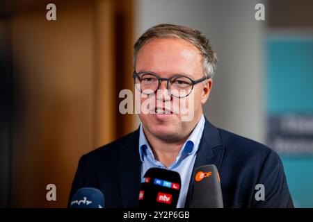 CDU FRAKTIONSSITZUNG IM Thüringer LANDTAG 11/09/2024 - Erfurt: Pressestatement des Fraktionsvorsitzenden der CDU Thüringen, Mario Voigt, im Anschluss an die CDU Fraktionssitzung im Thüringer Landtag AM 11. Settembre 2024. /                    *** RIUNIONE DELLA FAZIONE CDU NEL PARLAMENTO STATALE DELLA TURINGIA 11 09 2024 Erfurt comunicato stampa del leader del gruppo parlamentare CDU Turingia, Mario Voigt, a seguito della riunione del gruppo parlamentare CDU nel parlamento statale della Turingia l'11 settembre 2024 5249585 Foto Stock