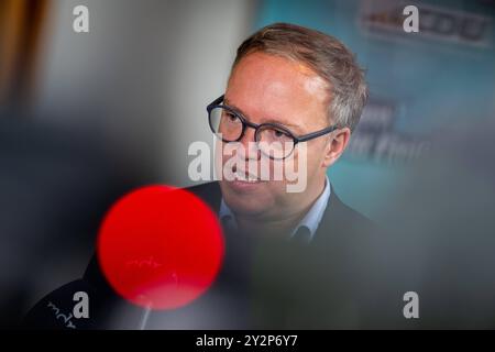 CDU FRAKTIONSSITZUNG IM Thüringer LANDTAG 11/09/2024 - Erfurt: Pressestatement des Fraktionsvorsitzenden der CDU Thüringen, Mario Voigt, im Anschluss an die CDU Fraktionssitzung im Thüringer Landtag AM 11. Settembre 2024. /                    *** RIUNIONE DELLA FAZIONE CDU NEL PARLAMENTO STATALE DELLA TURINGIA 11 09 2024 Erfurt comunicato stampa del leader del gruppo parlamentare CDU Turingia, Mario Voigt, a seguito della riunione del gruppo parlamentare CDU nel parlamento statale della Turingia l'11 settembre 2024 5249585 Foto Stock