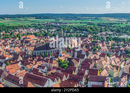 Vista aerea di Nördlingen nel Geopark Ries nella Svevia settentrionale Foto Stock