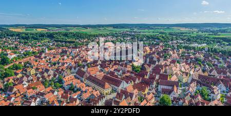 Vista aerea di Nördlingen nel Geopark Ries nella Svevia settentrionale Foto Stock
