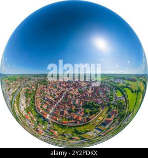 Vista aerea di Nördlingen nel Geopark Ries nella Svevia settentrionale Foto Stock