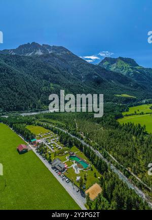 Mezza estate nella valle tirolese di Lech vicino a Vorderhornbach Foto Stock