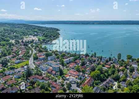 Vista di Herrsching sulla riva orientale del lago Ammersee nella regione di Fünfseenland Foto Stock