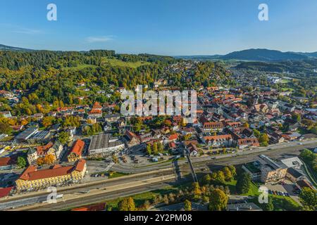 Vista aerea di Immenstadt su Iller nel Parco naturale di Nagelfluhkette nell'alta Allgäu Foto Stock