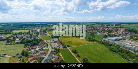 Vista della regione intorno a Buttenwiesen an der Zusam nel distretto svevo di Dillingen Foto Stock