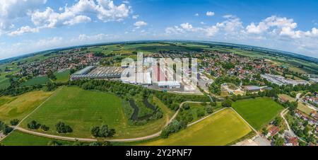 Vista della regione intorno a Buttenwiesen an der Zusam nel distretto svevo di Dillingen Foto Stock