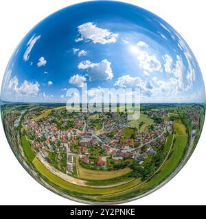 Vista della regione intorno a Buttenwiesen an der Zusam nel distretto svevo di Dillingen Foto Stock