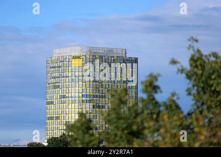 Zentrale des Unternehmens ADAC AM 10.09.2024 a München. Der Allgemeine Deutsche Automobil-Club e. V., kurz ADAC, ist der größte Verkehrsclub Europas mit Sitz a München. *** Sede della società ADAC il 10 09 2024 a Monaco di Baviera l'Allgemeine Deutsche Automobil Club e V, in breve ADAC, è il più grande club di traffico in Europa con sede a Monaco xMSx Foto Stock