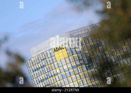 Zentrale des Unternehmens ADAC AM 10.09.2024 a München. Der Allgemeine Deutsche Automobil-Club e. V., kurz ADAC, ist der größte Verkehrsclub Europas mit Sitz a München. *** Sede della società ADAC il 10 09 2024 a Monaco di Baviera l'Allgemeine Deutsche Automobil Club e V, in breve ADAC, è il più grande club di traffico in Europa con sede a Monaco xMSx Foto Stock