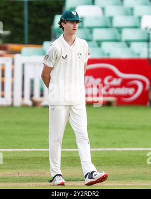 Girato a Worcester, Regno Unito, l'11 settembre 2024 al Worcestershire County Cricket Club, New Road, Worcester nella foto è il n. 24, Jack Home of Worcestershire durante il Vitality County Championship match 2024 tra Worcestershire CCC e Warwickshire CCC immagine è solo per uso editoriale - credito a Stu Leggett tramite Alamy Live News Foto Stock