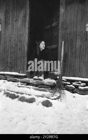 Effettivo 52-2-1971: Un posto a Sollia. Dieci o dodici giovani che si sono stancati del traffico e del trambusto della grande città e della vita stressante del nostro tempo si sono trasferiti a Sollia, nel comune di Stor-Elvdal. Si sono stabiliti in fattorie dismesse. Foto: Aage Storløkken / Aktuell / NTB ***FOTO NON ELABORATA*** il testo dell'immagine è tradotto automaticamente Foto Stock