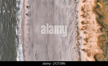 Luftaufnahme des Strandes von Hvide Sande mit Dühnen und Meer Foto Stock