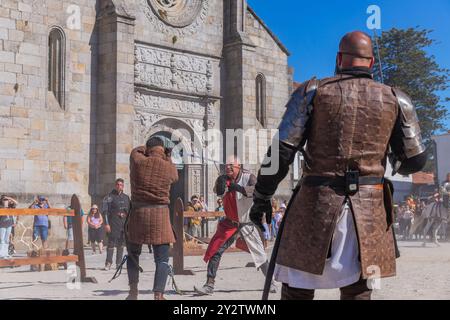 Caminha, Portogallo - 27 luglio 2024: Caminha durante la rievocazione della Fiera medievale. Caminha è una città nel nord del Portogallo, molto popolare tra To Foto Stock