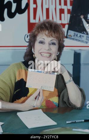 PHOTO REPERTORY - EXPRESS Connections - The Hot Wire con Caterina Valente - la cantante italiana Caterina Valente, Colonia Renania settentrionale-Vestfalia Germania *** EXPRESS collega Hot Wire con Caterina Valente la cantante italiana Caterina Valente, Colonia Renania settentrionale-Vestfalia Germania Copyright: ZIKxImages UnitedArchive00022647 EDITORIALE UTILIZZARE SOLO ACHTUNG AUFNAHMEDATUM GESCHÆ'TZT (None - 2020-05-27, United Archives/ZIK Images via www.imago-images.de/ipa-agency.net) ps la foto può essere utilizzata rispettando il contesto in cui è stata scattata, e senza intento diffamatorio del decoro della gente Foto Stock