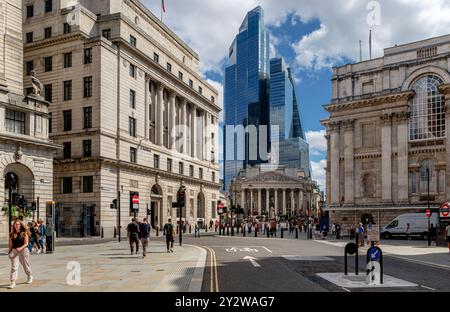 Il Royal Exchange e il 22 Bishopsgate visti da Bank Junction nella City di Londra, Londra, Regno Unito Foto Stock