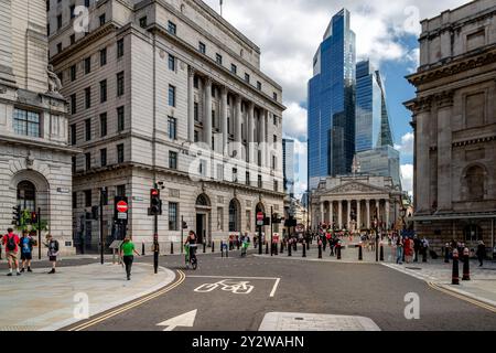 Il Royal Exchange e il 22 Bishopsgate visti da Bank Junction nella City di Londra, Londra, Regno Unito Foto Stock