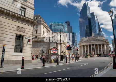 Il Royal Exchange e il 22 Bishopsgate visti da Bank Junction nella City di Londra, Londra, Regno Unito Foto Stock