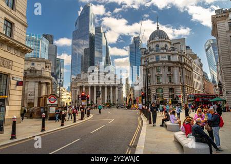 Il Royal Exchange e il 22 Bishopsgate visti da Bank Junction nella City di Londra, Londra, Regno Unito Foto Stock