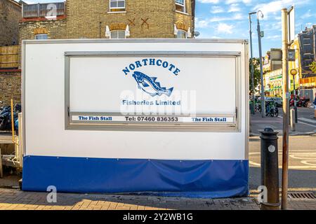 The Fish Stall, un venditore di pesce fresco in Northcote Road, Battersea, London SW11 Foto Stock