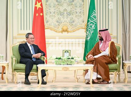 Riyadh, quarta riunione del Comitato congiunto cinese-saudita ad alto livello con lui al Palazzo al-Yamamah di Riyadh in Arabia Saudita. 11 settembre 2024. Il Premier cinese li Qiang incontra il principe ereditario saudita e il primo ministro Mohammed bin Salman al Saud, e co-presiede la quarta riunione del comitato congiunto cinese-saudita ad alto livello con lui al Palazzo al-Yamamah di Riyadh in Arabia Saudita, 11 settembre 2024. Crediti: Li Xueren/Xinhua/Alamy Live News Foto Stock